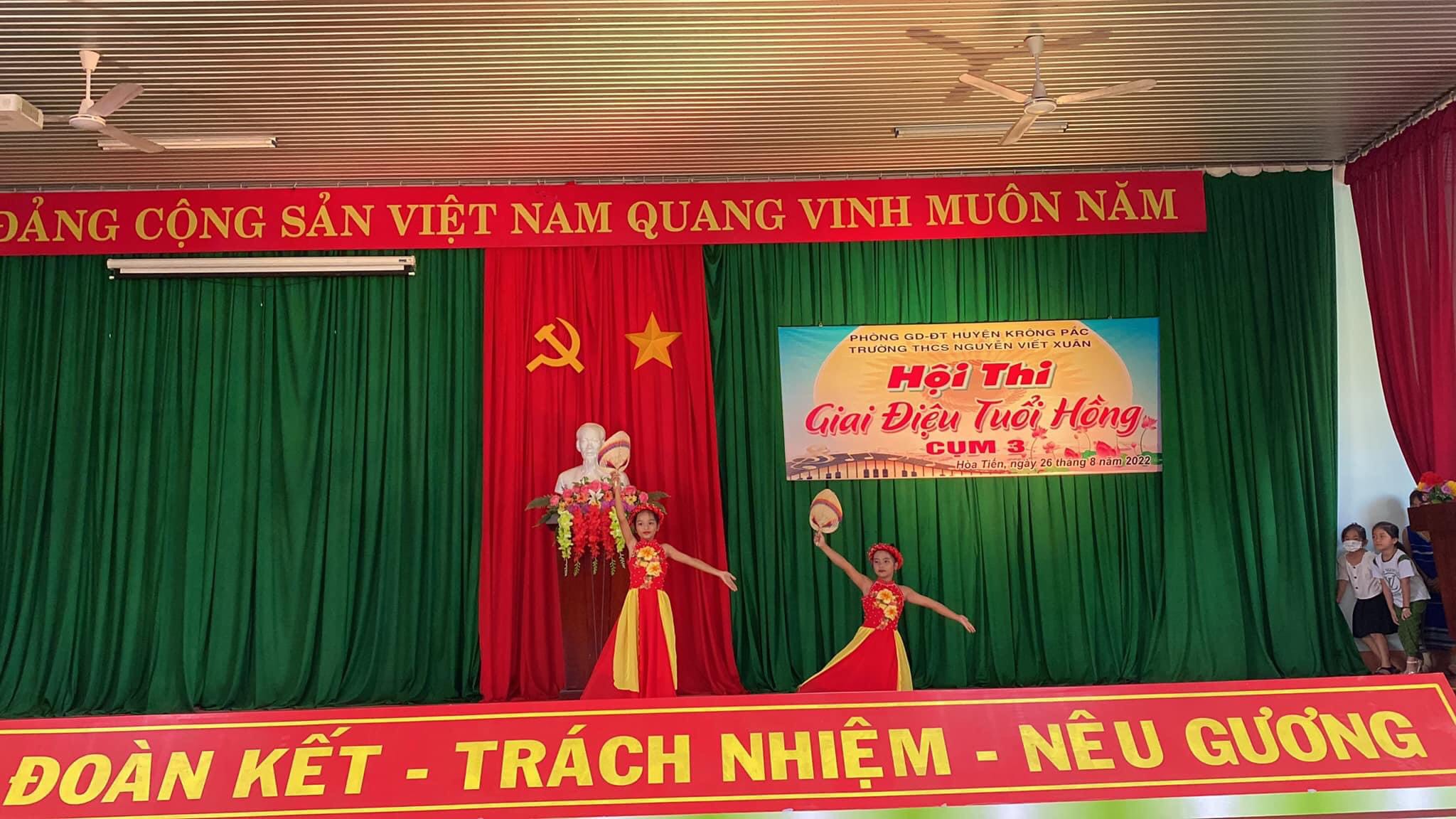 THAM GIA HỘI THI GIAI ĐIỆU TUỔI HỒNG